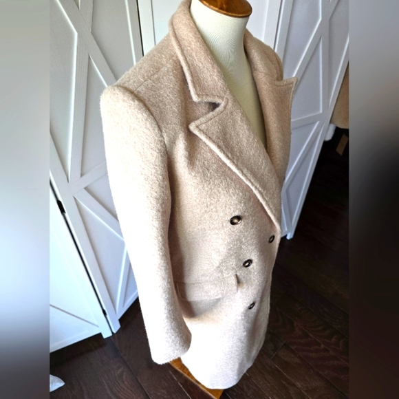 Elegant Double Breasted Cream Jacket - Picture 3 of 11